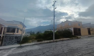 Terreno de Venta en la Urbanización La Marca, Mitad del Mundo.