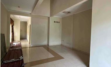 rumah sewa dengan fasilitas komplek bintang 5