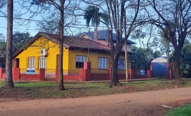 CASA EN VENTA EN ESQUINA - GRAN LOTE- Z/AV. QUARANTA Y RUTA 213