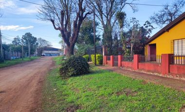 CASA EN VENTA EN ESQUINA - GRAN LOTE- Z/AV. QUARANTA Y RUTA 213