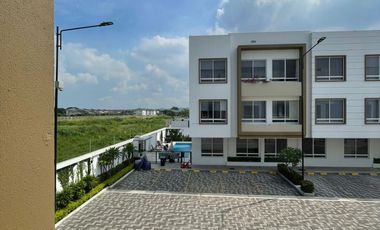Departamento Semi Amoblado en Venta en San Bernardo III Samborondón | 2 Habitaciones Frente al Área Social