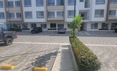 Departamento Semi Amoblado en Venta en San Bernardo III Samborondón | 2 Habitaciones Frente al Área Social