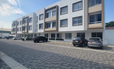 Departamento Semi Amoblado en Venta en San Bernardo III Samborondón | 2 Habitaciones Frente al Área Social
