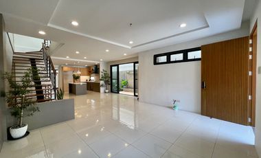 For Sale: Premium Luxury Duplex Residence with Elevator near Bonifacio Global City