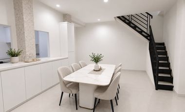 Maple Summarecon Bekasi Rumah Dijual Semi Furnished Siap Huni SHM On Hand Harga Murah Dekat Pool dan Pos Satpam CASH/KPR Dibantu