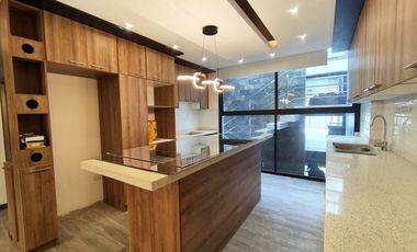 Se vende departamento vip en Amable Maria Loja Ecuador