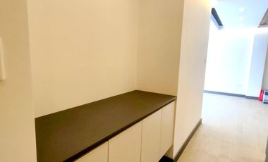 Se vende departamento vip en Amable Maria Loja Ecuador