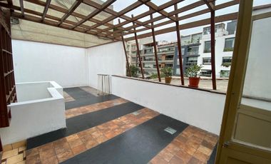 CASA EN ALQUILER EN SEGUNDO PISO GARDENIAS SURCO