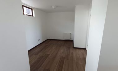 Amplio Duplex de 3D2B+E+B  con excelente ubicacón y gastos comunes incluidos