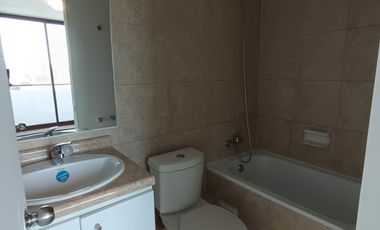 Amplio Duplex de 3D2B+E+B  con excelente ubicacón y gastos comunes incluidos