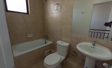 Amplio Duplex de 3D2B+E+B  con excelente ubicacón y gastos comunes incluidos