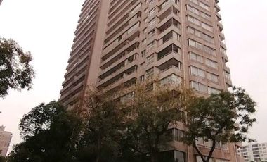 LOCAL COMERCIAL MANUEL RODRÍGUEZ SUR CON BLANCO ENCALADA, SANTIAGO, 31 M2, CON BODEGA Y ESTACIONAMIENTO