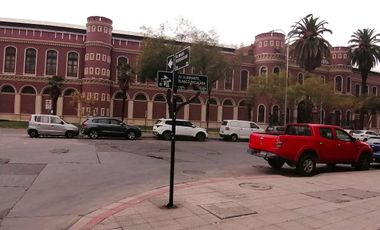 LOCAL COMERCIAL MANUEL RODRÍGUEZ SUR CON BLANCO ENCALADA, SANTIAGO, 31 M2, CON BODEGA Y ESTACIONAMIENTO