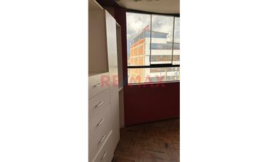 Alquilo Amplio Departamento En 5To Piso Sin Ascensor En Via De Evitamiento Urb. La Alameda, Area 220M2 S/. 1,500 Soles