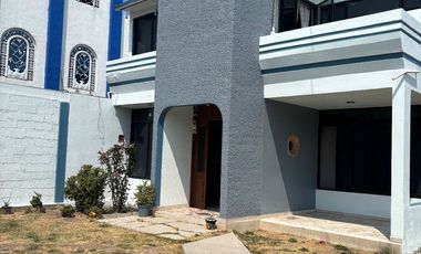 Hermosa casa amplia, cerca del tren suburbano, del centro de cuautitlan,moderna, muy iluminada,tres Recámaras.jardín propio.