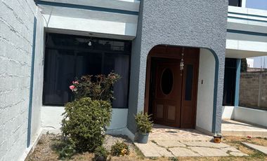 Hermosa casa amplia, cerca del tren suburbano, del centro de cuautitlan,moderna, muy iluminada,tres Recámaras.jardín propio.