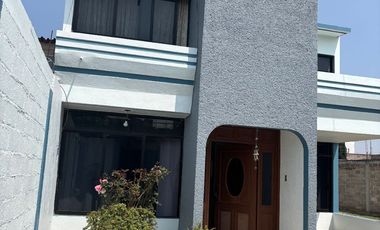 Hermosa casa amplia, cerca del tren suburbano, del centro de cuautitlan,moderna, muy iluminada,tres Recámaras.jardín propio.