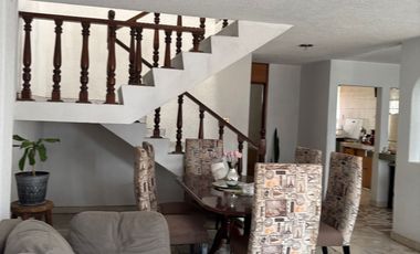Hermosa casa amplia, cerca del tren suburbano, del centro de cuautitlan,moderna, muy iluminada,tres Recámaras.jardín propio.