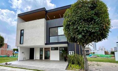 Amplia Casa en Venta, en parque Berna lomas II, 4 Recámaras