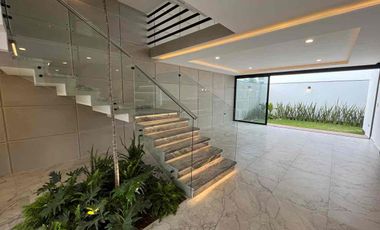 Amplia Casa en Venta, en parque Berna lomas II, 4 Recámaras