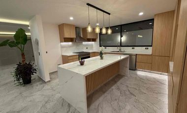 Amplia Casa en Venta, en parque Berna lomas II, 4 Recámaras