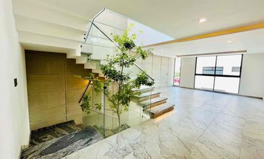Amplia Casa en Venta, en parque Berna lomas II, 4 Recámaras