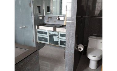 SE VENDE CASA CON EXCELENTE UBICACIÓN EN TLALNEPANTLA