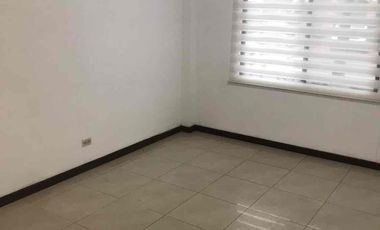 alquilo casa de 5 dormitorios en ciudad celeste