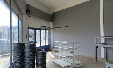- LOCAL EN EXCELENTE ESQUINA COMERCIAL -