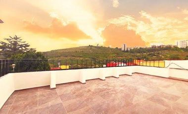 SE VENDE PH TOTALMENTE REMODELADO EN LOMAS VERDES