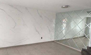 SE VENDE PH TOTALMENTE REMODELADO EN LOMAS VERDES