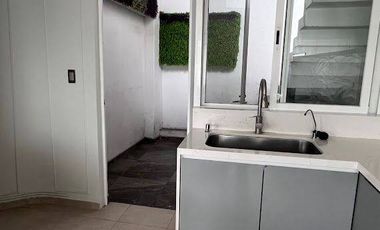 SE VENDE PH TOTALMENTE REMODELADO EN LOMAS VERDES