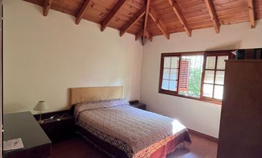 HERMOSO CHALET EN DOS PLANTAS BARRIO ALFAR