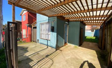 Casa en venta con dos dormitorios un baño estacionamiento y bodega con subsidio habitacional