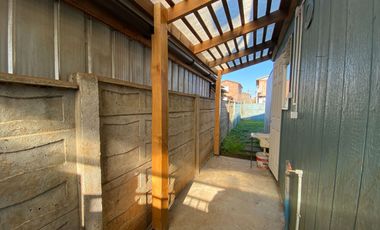 Casa en venta con dos dormitorios un baño estacionamiento y bodega con subsidio habitacional