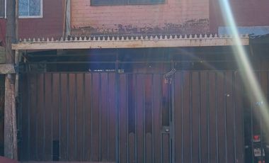 SE VENDE PROPIEDAD EN RENCA, BUENA UBICACIÓN,  DOS HABITACIONES, BAÑO, COMEDOR, COCINA, PATIO TRASERO Y DELANTERO