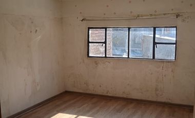 SE VENDE PROPIEDAD EN RENCA, BUENA UBICACIÓN,  DOS HABITACIONES, BAÑO, COMEDOR, COCINA, PATIO TRASERO Y DELANTERO