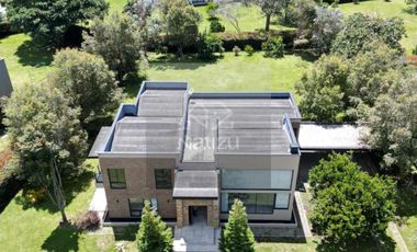 Casa campestre en Urbanización cerrada El Carmen de Viboral vía Rionegro