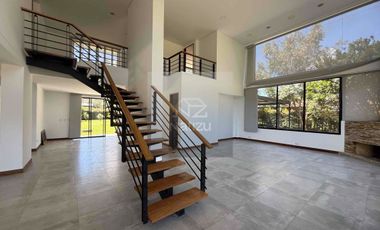 Casa campestre en Urbanización cerrada El Carmen de Viboral vía Rionegro