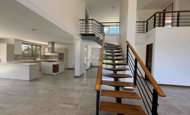 Casa campestre en Urbanización cerrada El Carmen de Viboral vía Rionegro