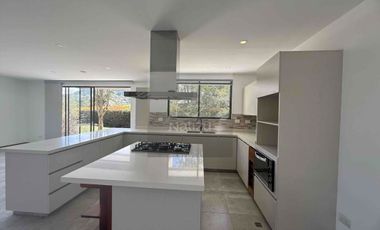 Casa campestre en Urbanización cerrada El Carmen de Viboral vía Rionegro