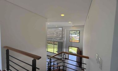 Casa campestre en Urbanización cerrada El Carmen de Viboral vía Rionegro