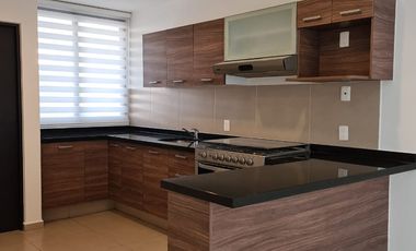 Renta bonita casa en Vista Bosques, cerca de la salida a CDMX