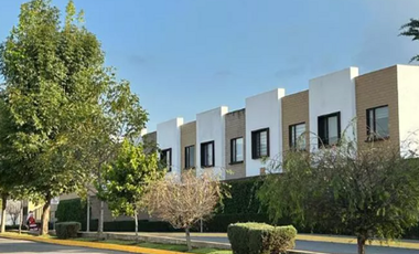 Renta bonita casa en Vista Bosques, cerca de la salida a CDMX