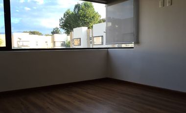 Renta bonita casa en Vista Bosques, cerca de la salida a CDMX