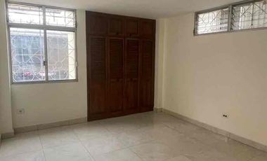 Se alquila departamento de 3 dormitorios, entre RIOS/ La puntilla