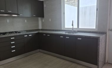 Renta casa nueva 4 recámaras muy cerca de Av. Tecnológico y del Colegio Nuevo Continente