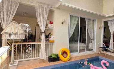 RUMAH PAKAI KOLAM RENANG