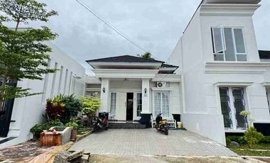 RUMAH PAKAI KOLAM RENANG