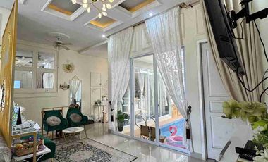 RUMAH PAKAI KOLAM RENANG